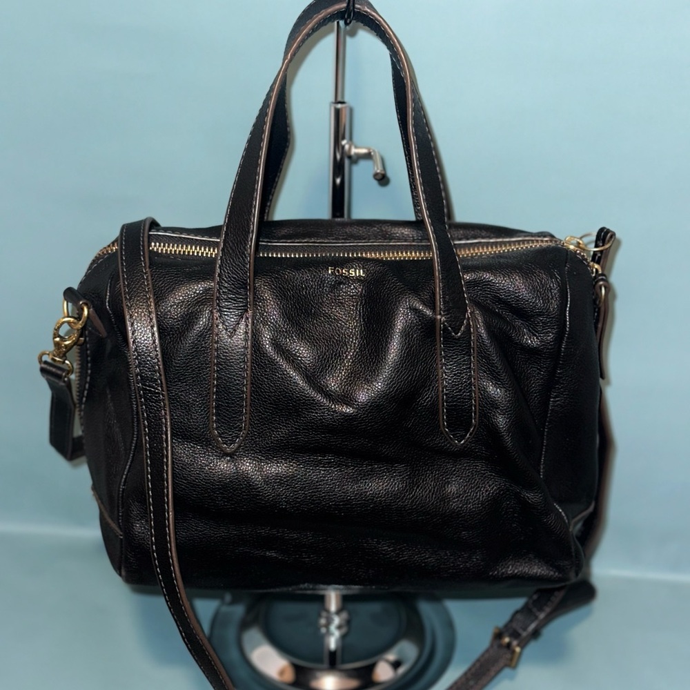 Fossil black leather bag/ crossbody